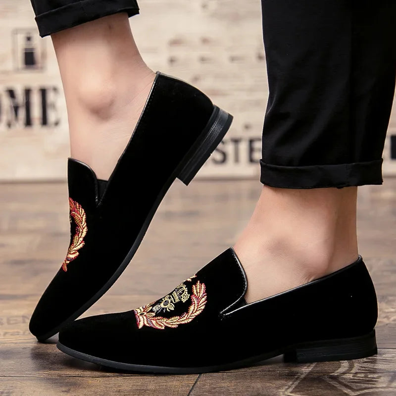 Men's Fashion Suede Leather Embroidery Loafers Mens Casual Printed Moccasins Oxfords Shoes Man Party Driving Flats EU size 38-45