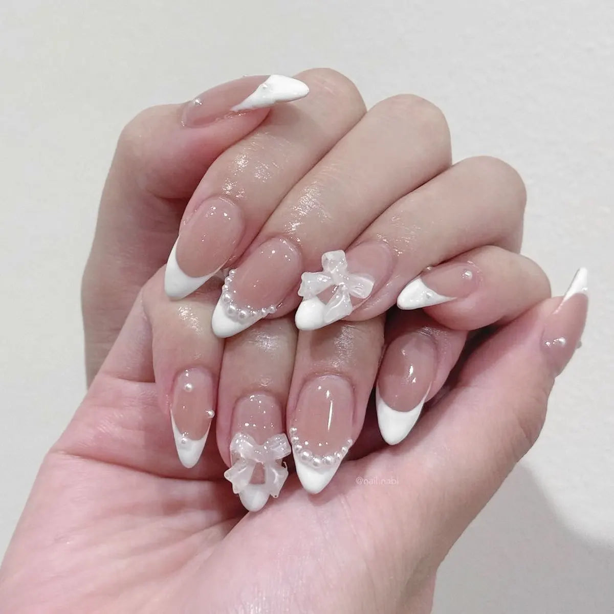 24Pcs/set Bows Press on Nails Short Square Fake Nail White French Tip False Nails with Pink Bow Charms Stick on Nails for Women