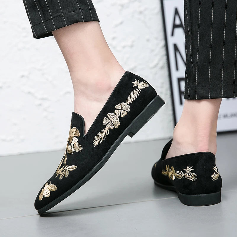 New 2023 Embroidery Suede Dress Loafers Men Luxury Designer Black Pointed Slip On Shoes Casual Wedding Footwear Zapatos Hombre