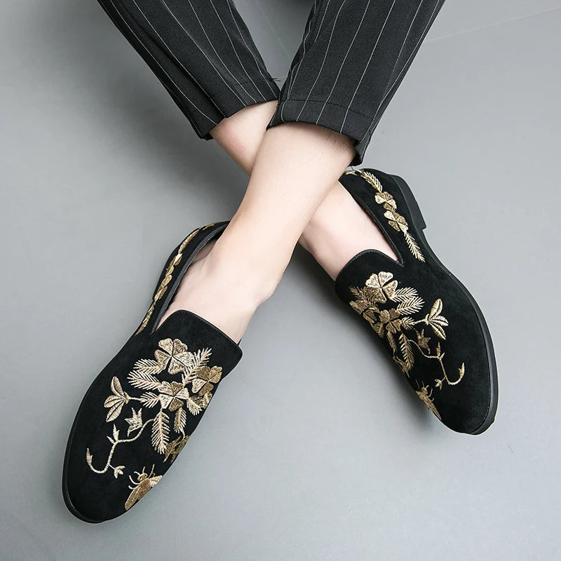 New 2023 Embroidery Suede Dress Loafers Men Luxury Designer Black Pointed Slip On Shoes Casual Wedding Footwear Zapatos Hombre