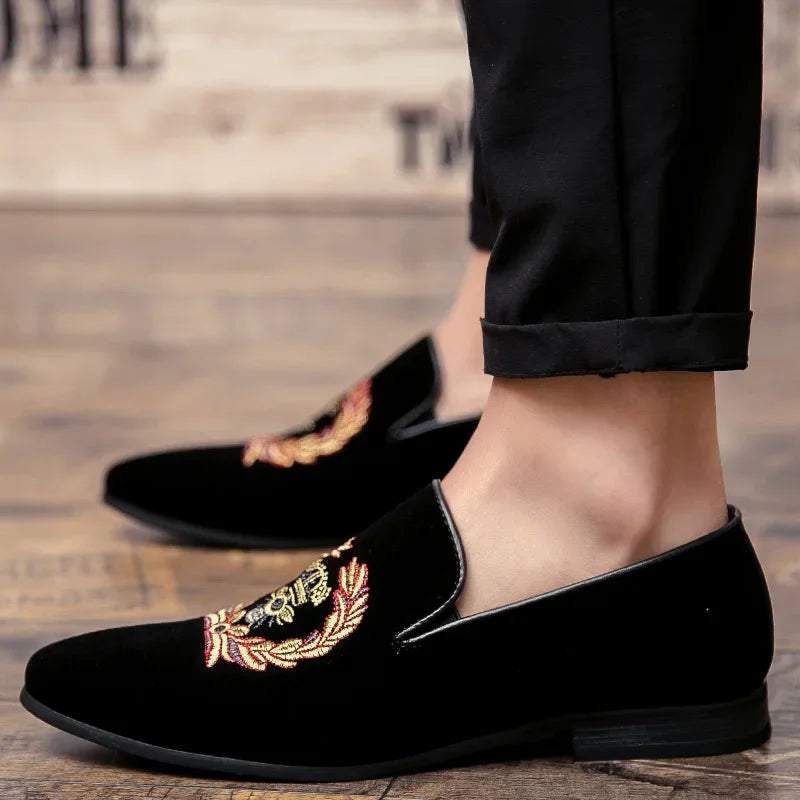 Men's Fashion Suede Leather Embroidery Loafers Mens Casual Printed Moccasins Oxfords Shoes Man Party Driving Flats EU size 38-45