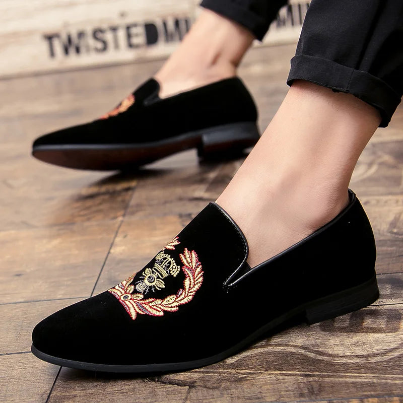 Men's Fashion Suede Leather Embroidery Loafers Mens Casual Printed Moccasins Oxfords Shoes Man Party Driving Flats EU size 38-45