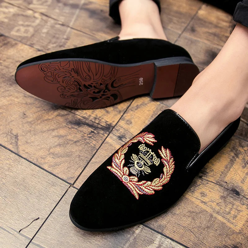 Men's Fashion Suede Leather Embroidery Loafers Mens Casual Printed Moccasins Oxfords Shoes Man Party Driving Flats EU size 38-45