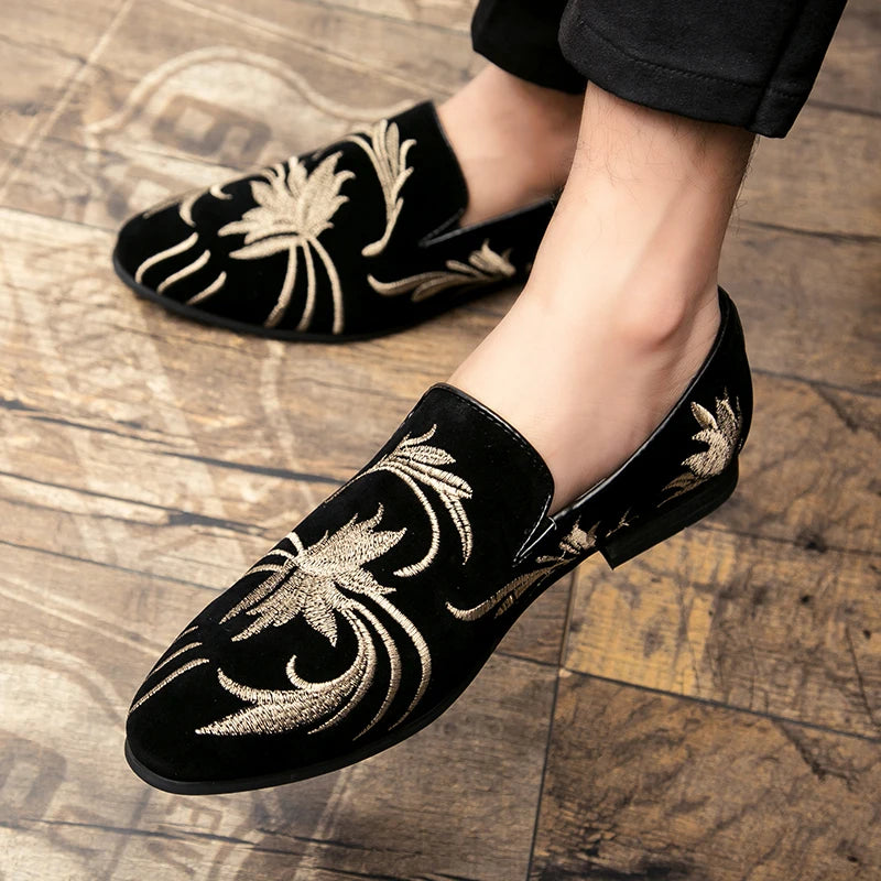 Men's Fashion Suede Leather Embroidery Loafers Mens Casual Printed Moccasins Oxfords Shoes Man Party Driving Flats EU size 38-45